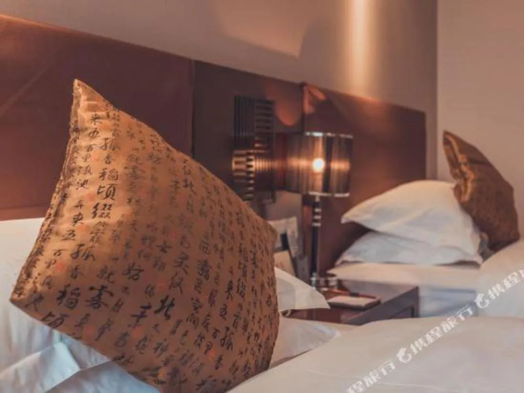 Bed in Kunming Wenhui Hotel