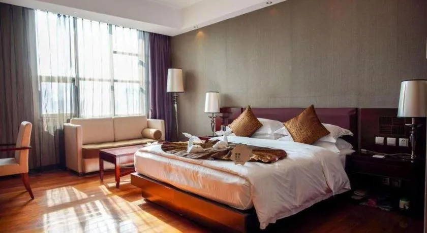 Bed in Kunming Wenhui Hotel