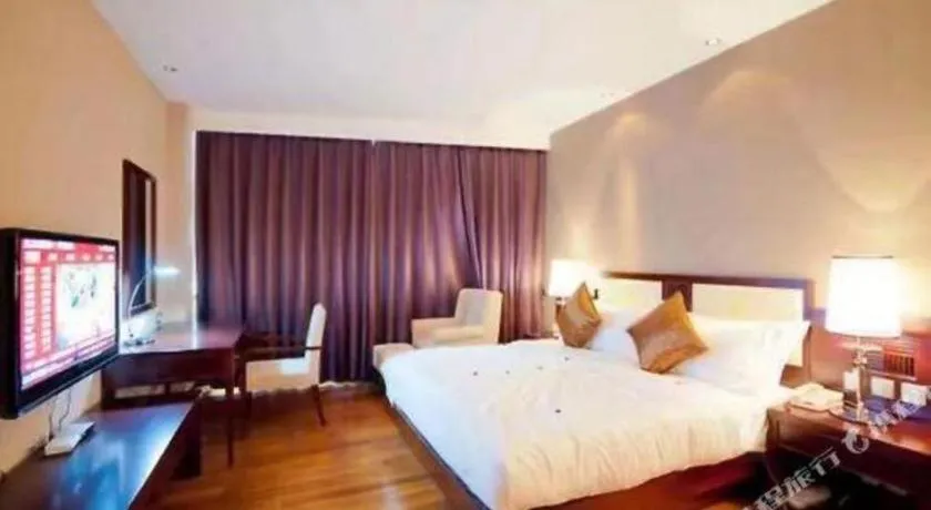 Bed in Kunming Wenhui Hotel