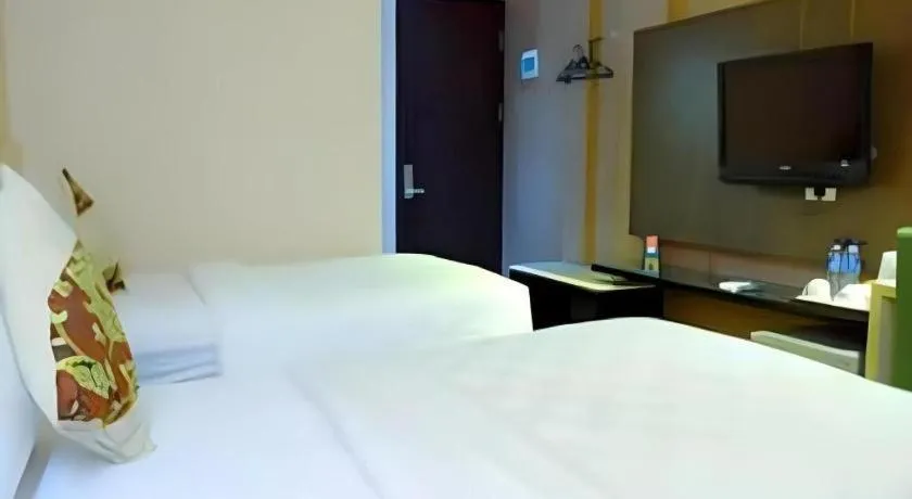 Bed in Lotus Hotel Subang