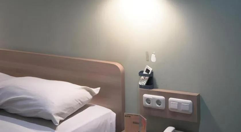 Bed in Hotel Celebes