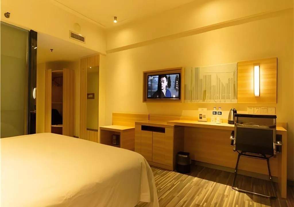 Bed in City Comfort Inn Yongzhou Jinshuiwan