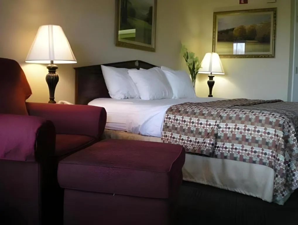 Bed in Quality Inn Bessemer I-20 exit 108