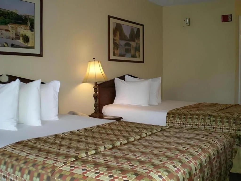 Bed in Quality Inn Bessemer I-20 exit 108