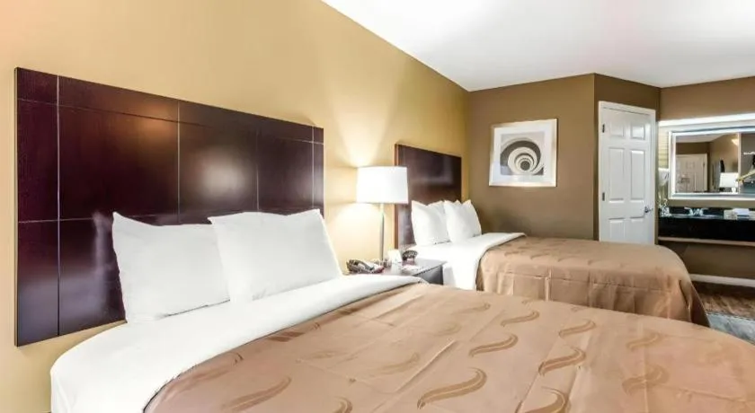 Bed in Quality Inn Bessemer I-20 exit 108