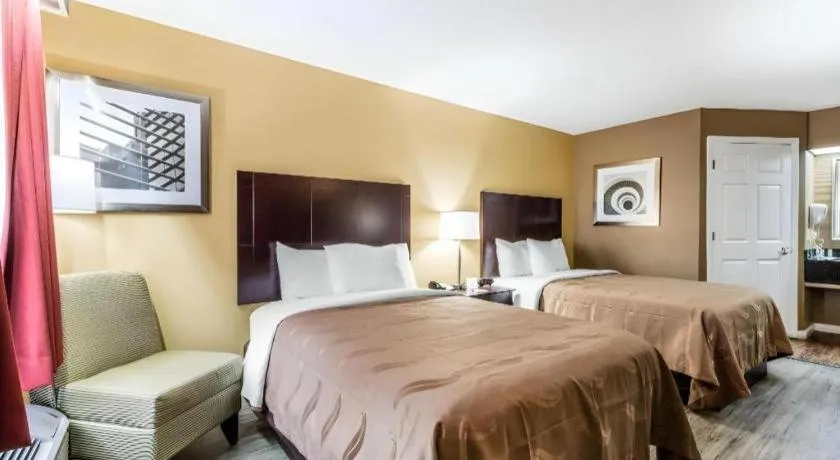 Bed in Quality Inn Bessemer I-20 exit 108