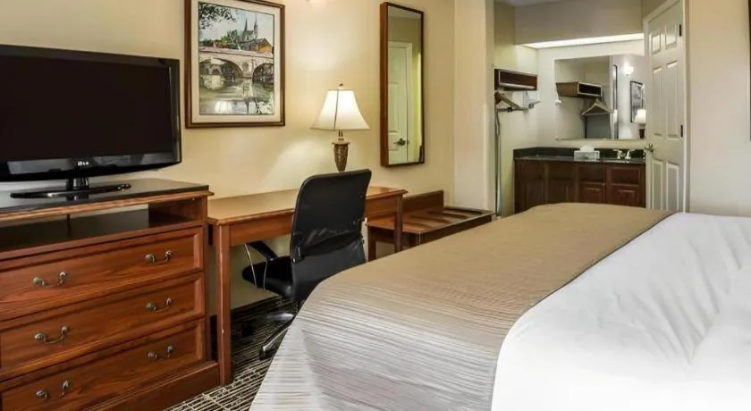 Bed in Quality Inn Bessemer I-20 exit 108