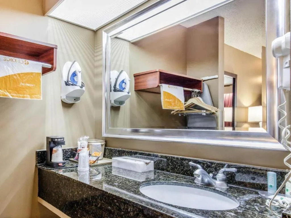 Quality Inn Bessemer I-20 exit 108