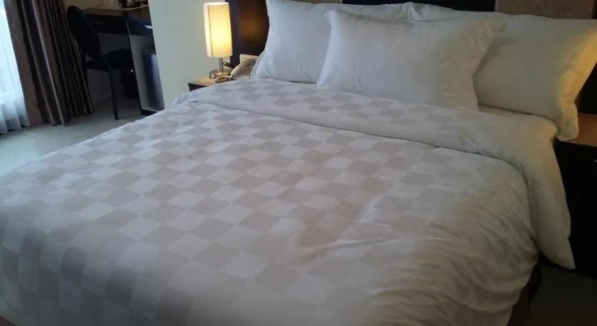 Bed in Sunbreeze Hotel