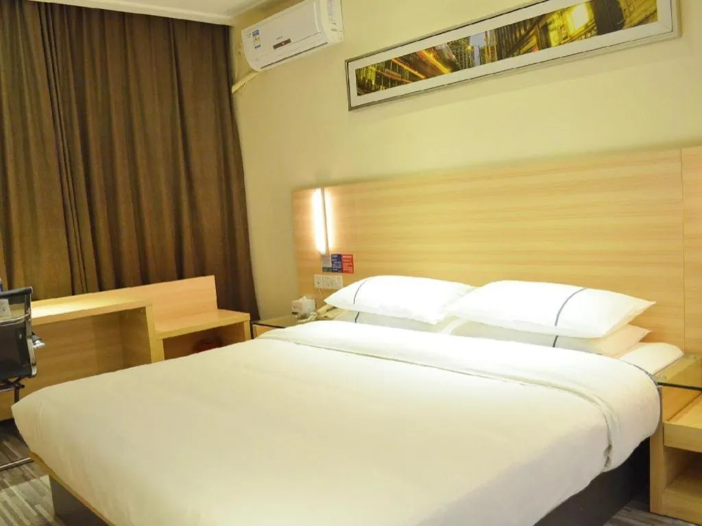 Bed in City Comfort Inn Yichang Gezhouba CBD Shopping Center