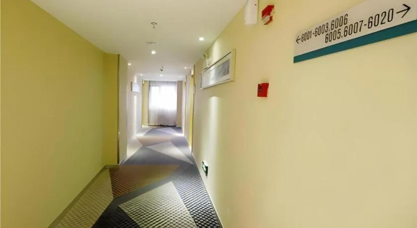 Bed in City Comfort Inn Yichang Gezhouba CBD Shopping Center