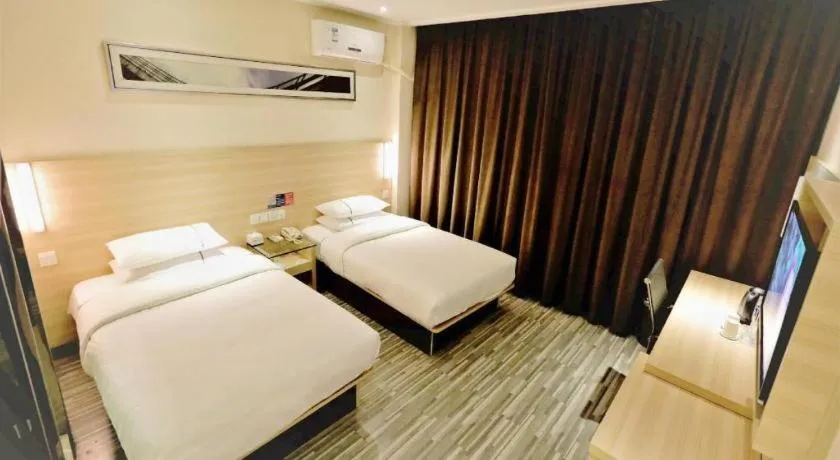 Bed in City Comfort Inn Yichang Gezhouba CBD Shopping Center