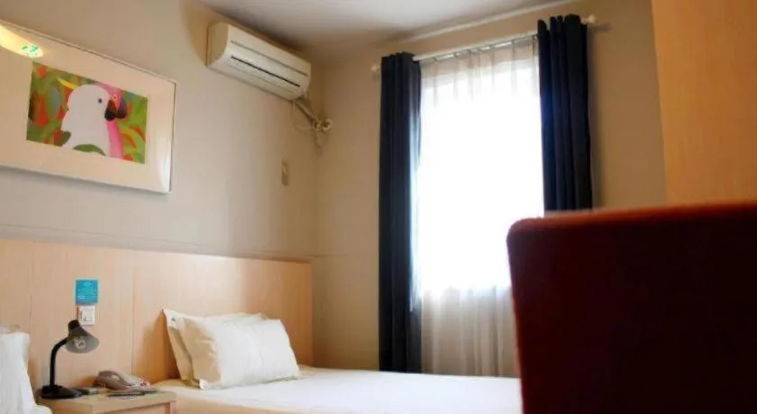 Bed in Jinjiang Inn Tianjin People's Hospital