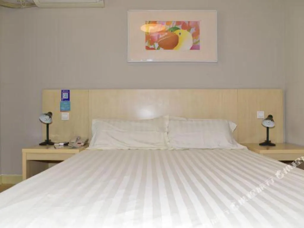 Bed in Jinjiang Inn Tianjin People's Hospital
