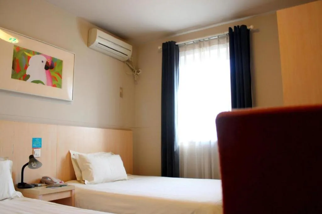 Bed in Jinjiang Inn Tianjin People's Hospital