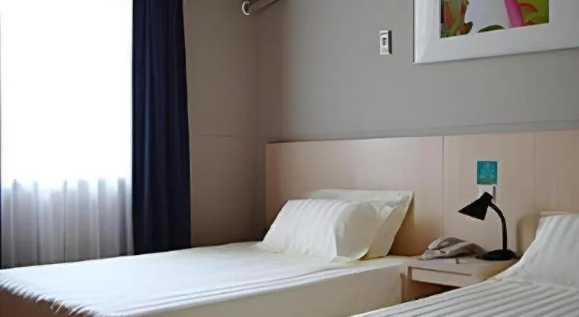 Bed in Jinjiang Inn Tianjin People's Hospital