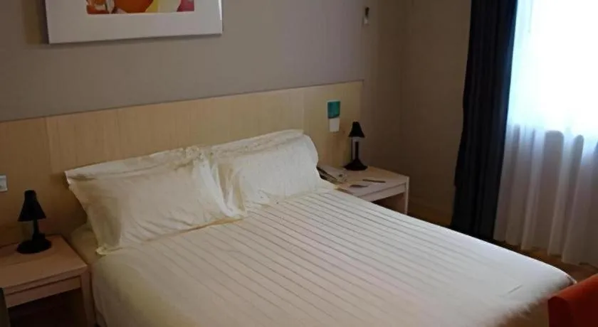 Bed in Jinjiang Inn Tianjin People's Hospital