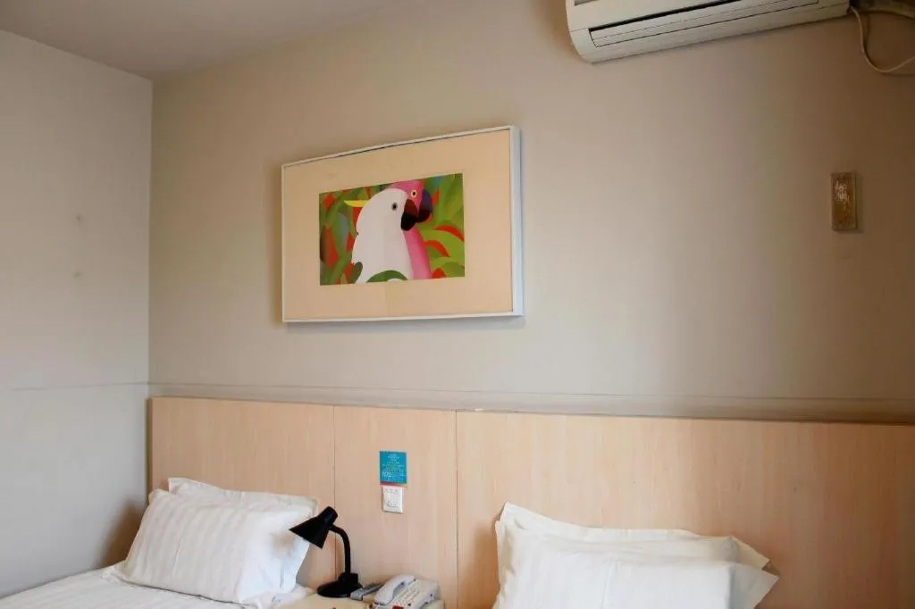 Bed in Jinjiang Inn Tianjin People's Hospital