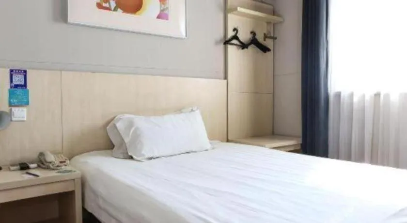 Bed in Jinjiang Inn Tianjin People's Hospital