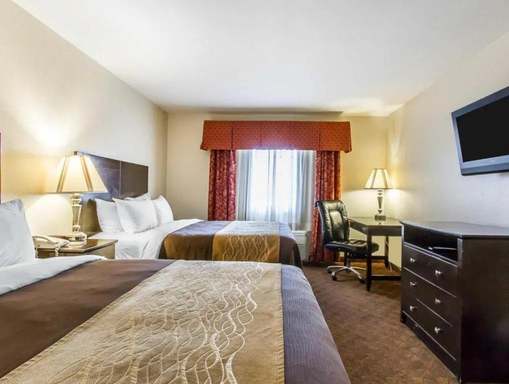 Bed in Comfort Inn & Suites Atoka