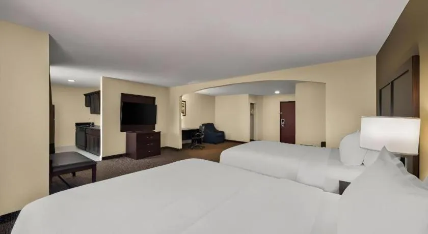 Bed in Comfort Inn & Suites Atoka