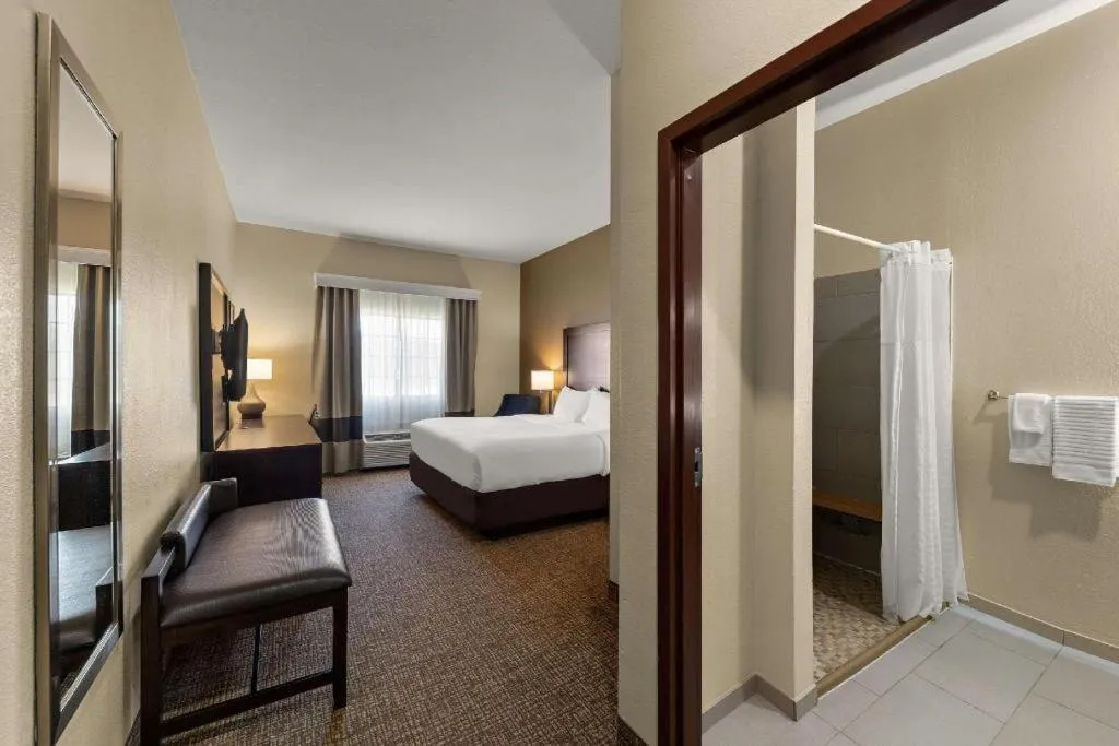 Bed in Comfort Inn & Suites Atoka