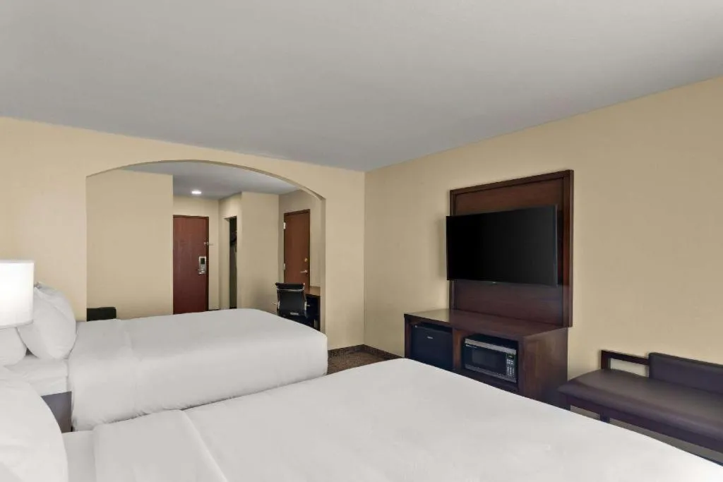 Bed in Comfort Inn & Suites Atoka