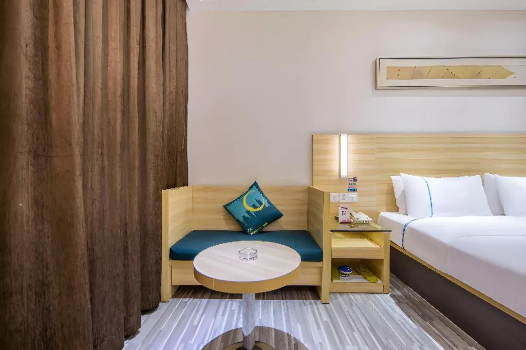 Bed in City Comfort Inn Guangzhou Baiyun Mountain