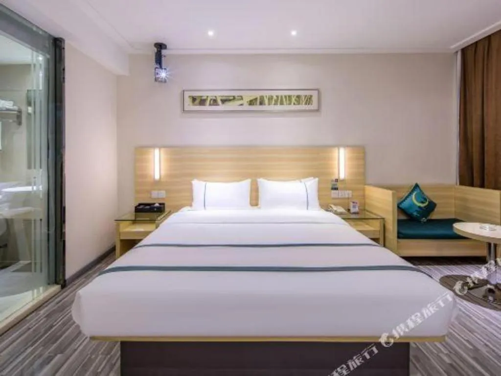 Bed in City Comfort Inn Guangzhou Baiyun Mountain