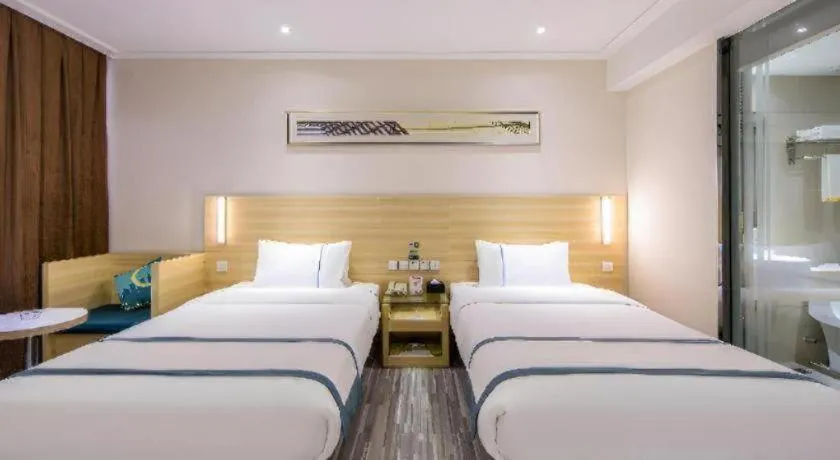 Bed in City Comfort Inn Guangzhou Baiyun Mountain