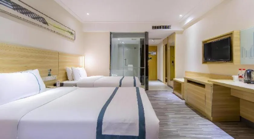 Bed in City Comfort Inn Guangzhou Baiyun Mountain