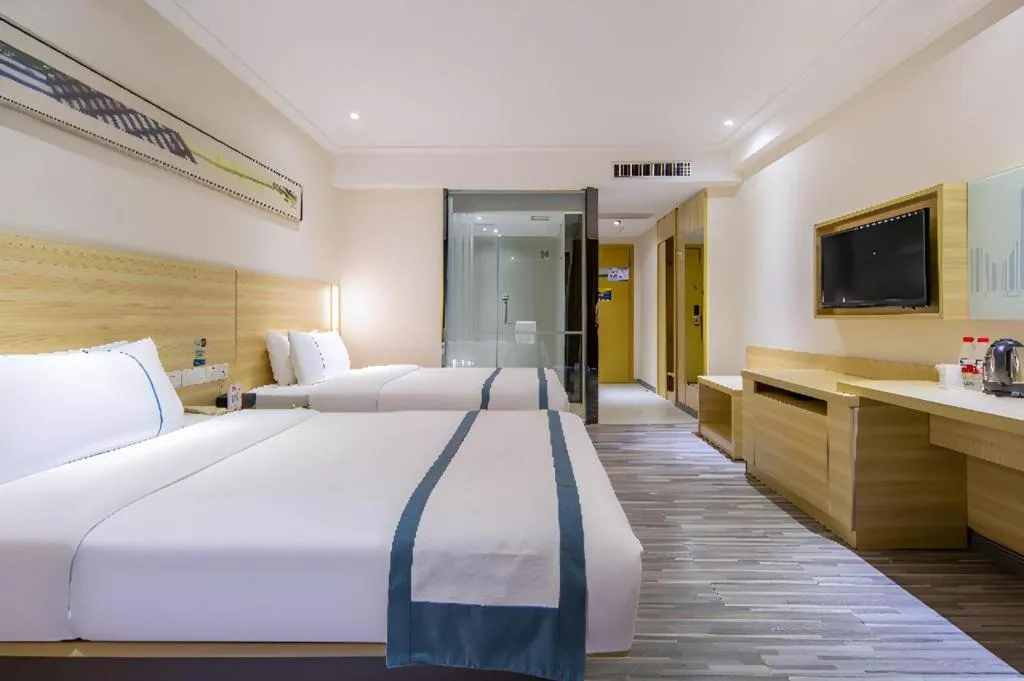 Bed in City Comfort Inn Guangzhou Baiyun Mountain