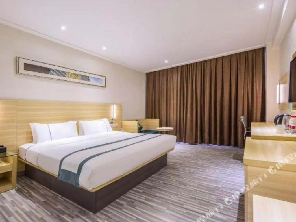 Bed in City Comfort Inn Guangzhou Baiyun Mountain