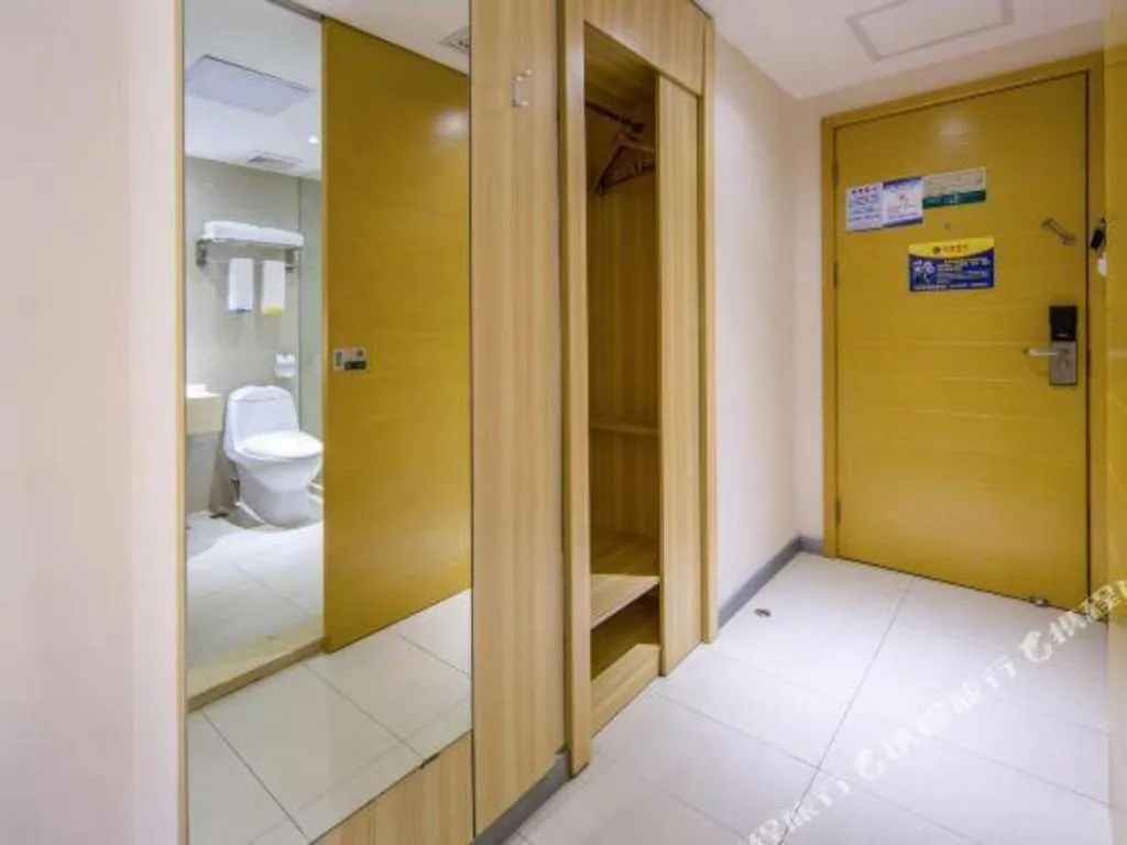 Bed in City Comfort Inn Guangzhou Baiyun Mountain