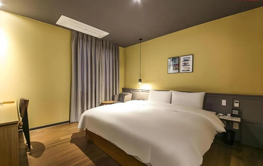 Bed in Gimhae Perfect Hotel