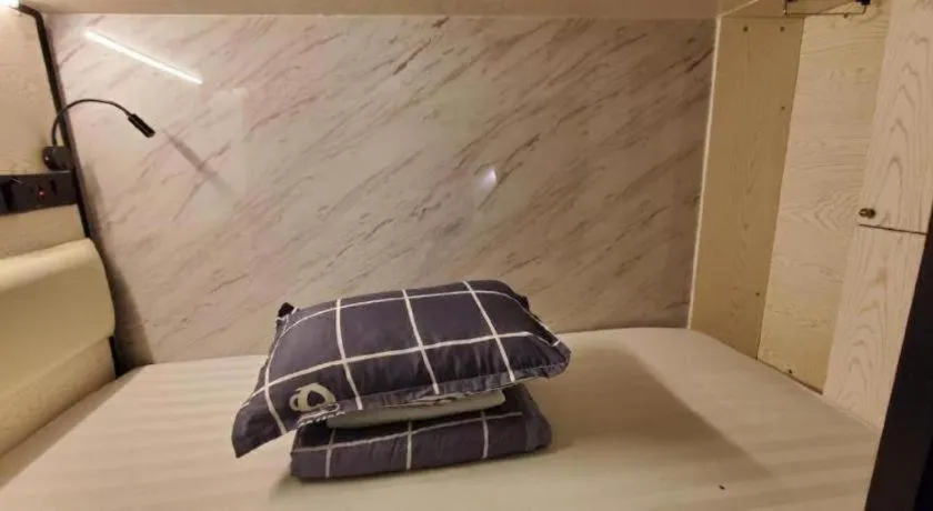 Bed in Capsule@Hive Bugis