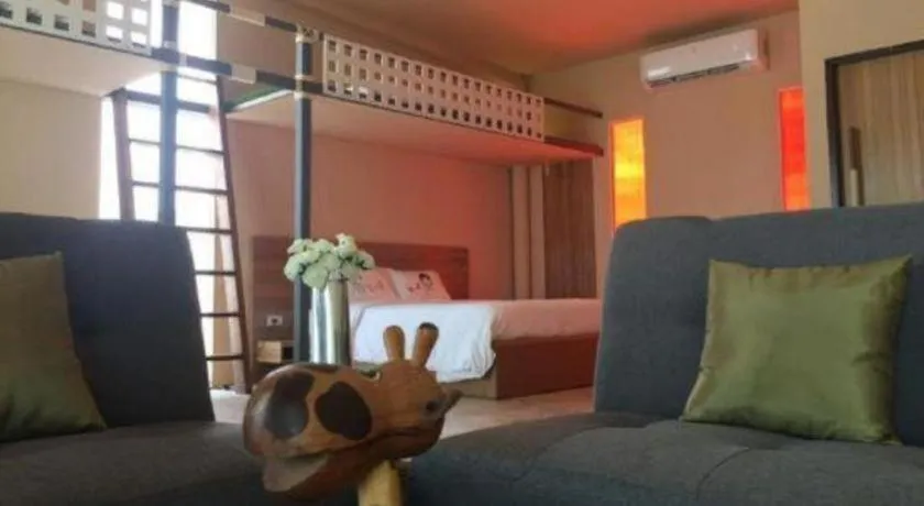 Bed in Red Z The Ocean