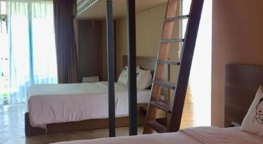 Bed in Red Z The Ocean