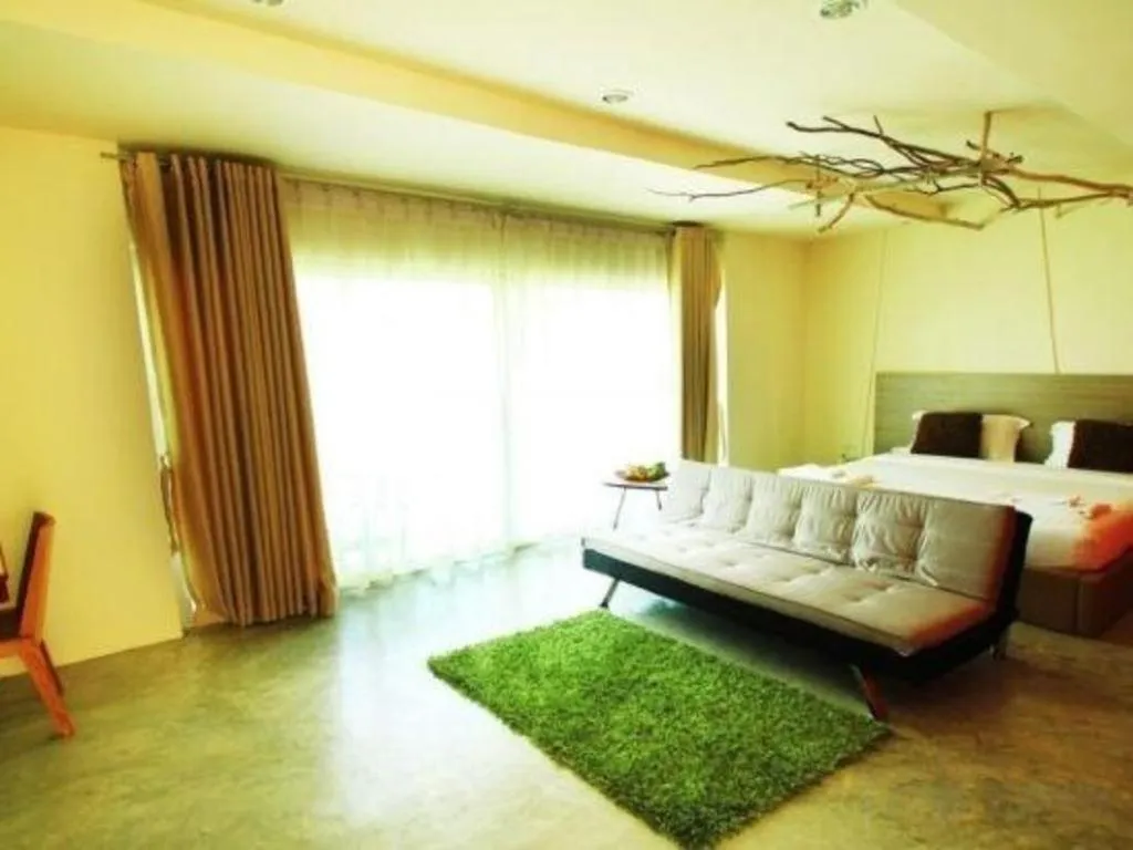 Bed in Red Z The Ocean