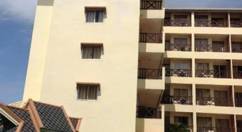 Phuphaya Resort Pattaya