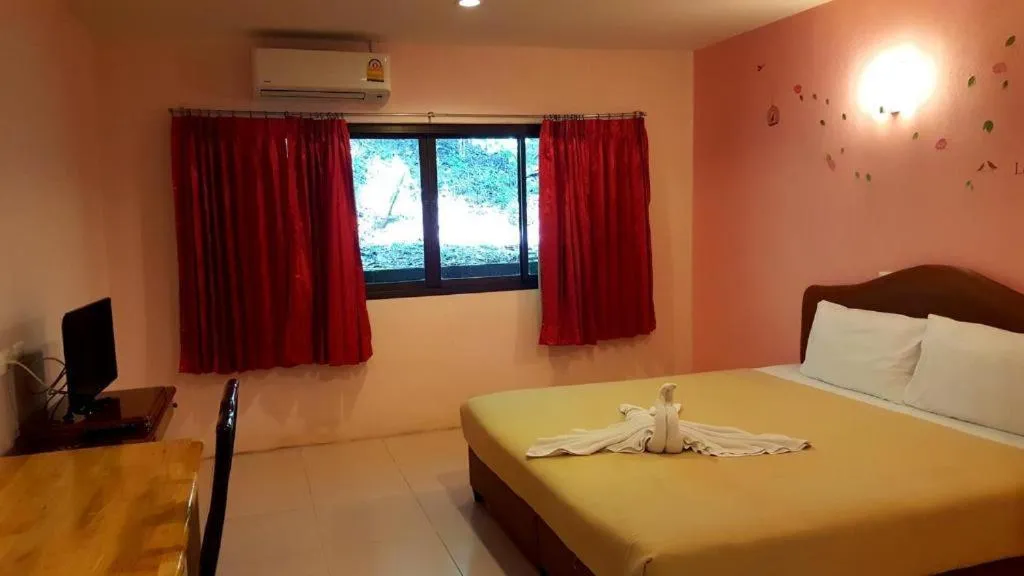 Bed in Baan Suan Sook Resort