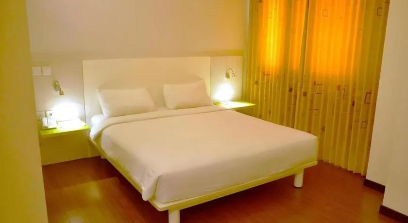 Bed in Everbright Ambon Hotel