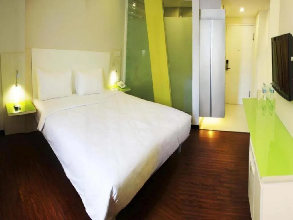 Bed in Everbright Ambon Hotel