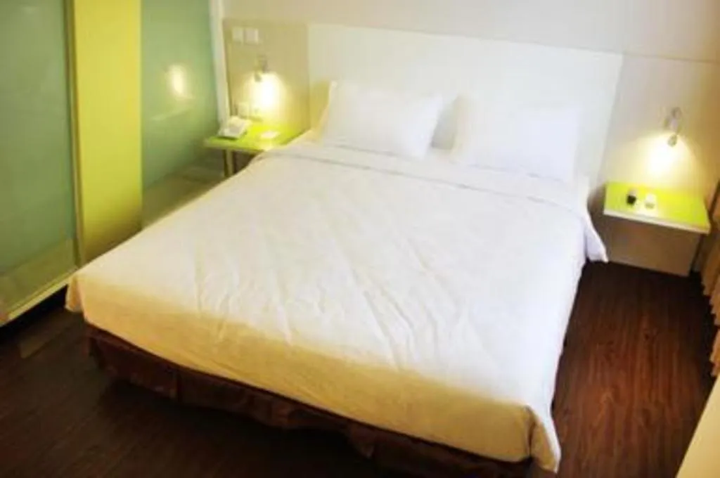 Bed in Everbright Ambon Hotel