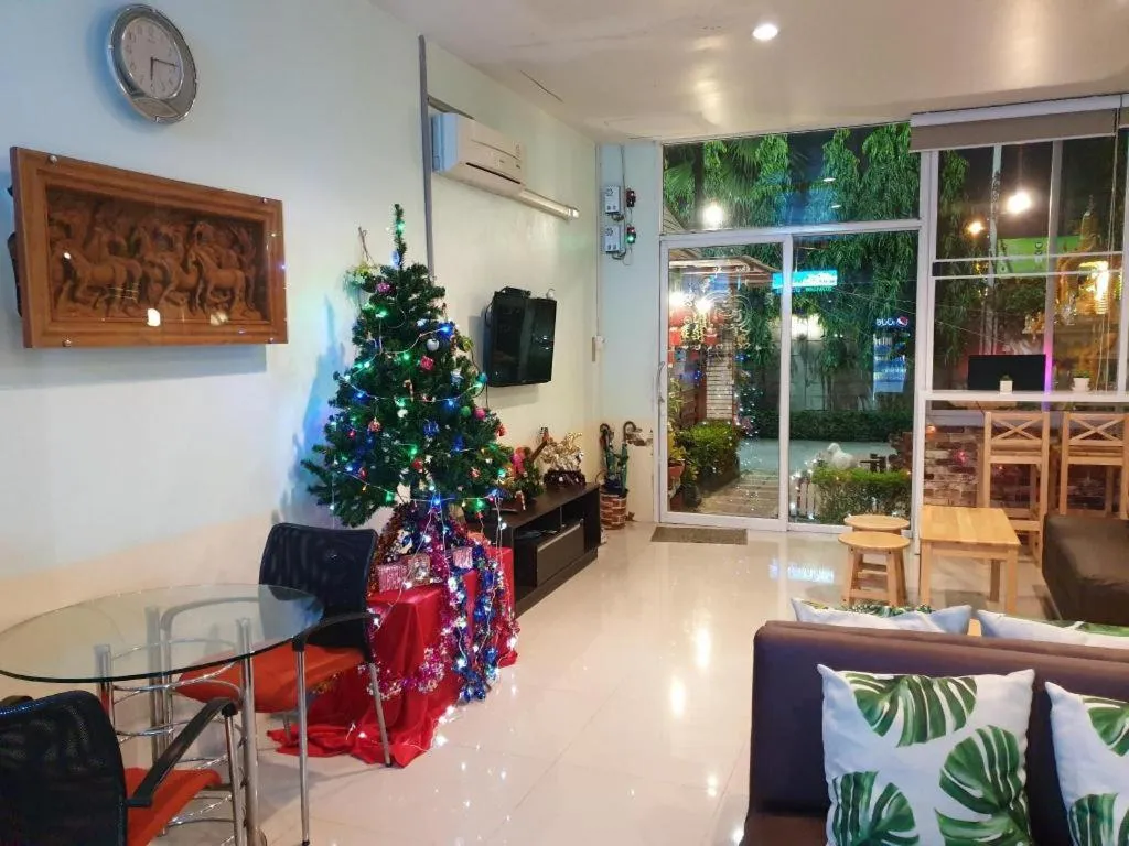 Friends House Resort