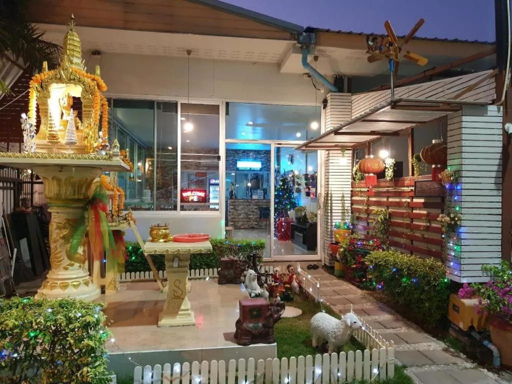 Friends House Resort