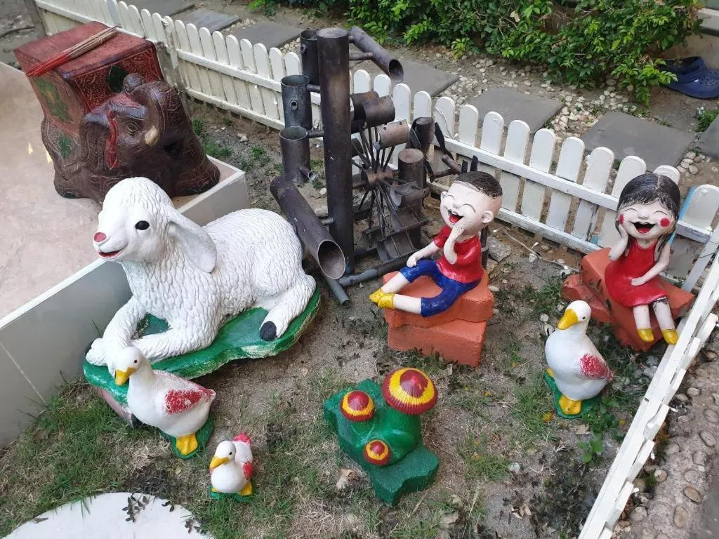 Friends House Resort