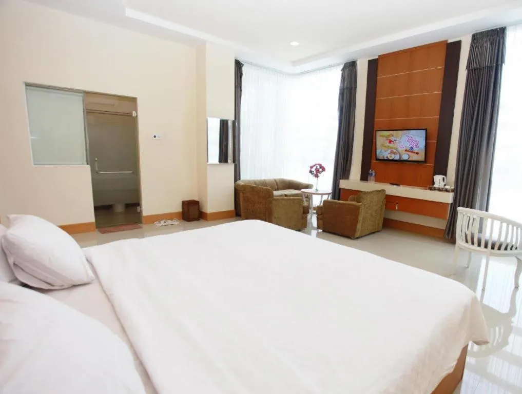 Bed in Plaza Hotel Tegal