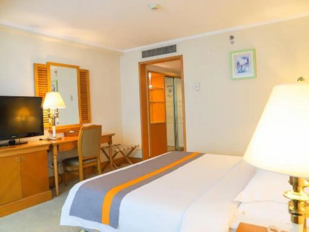 Bed in Golden Sea View Hotel Haikou