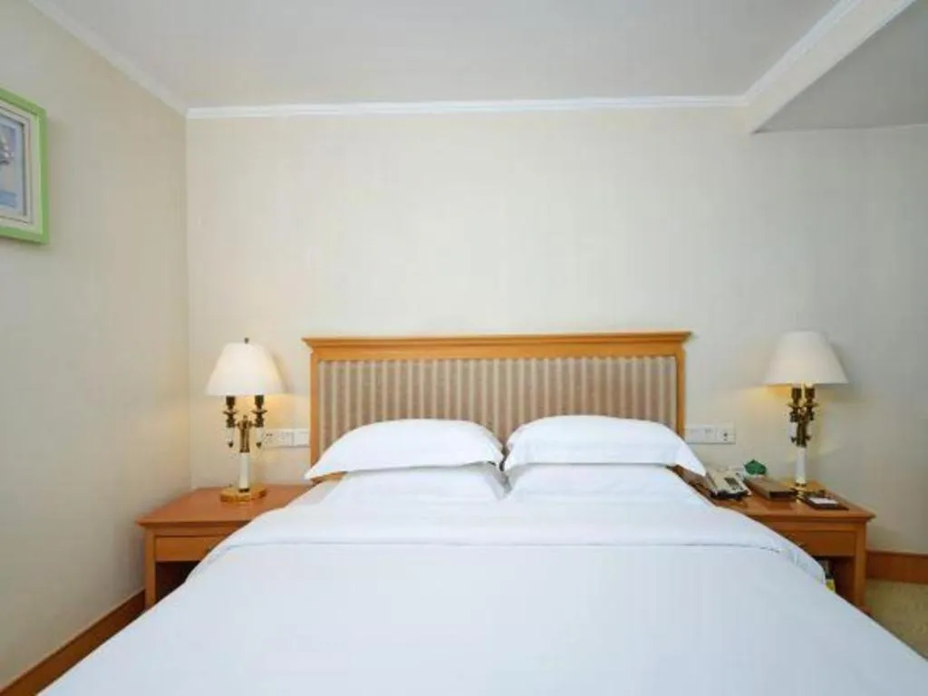 Bed in Golden Sea View Hotel Haikou